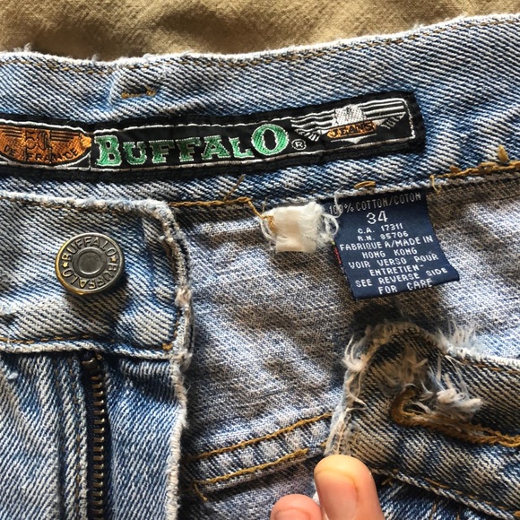 VINTAGE DESTROYED BUFFALO JEAN SHORT, LIGHT WASH - Picture 2 of 3